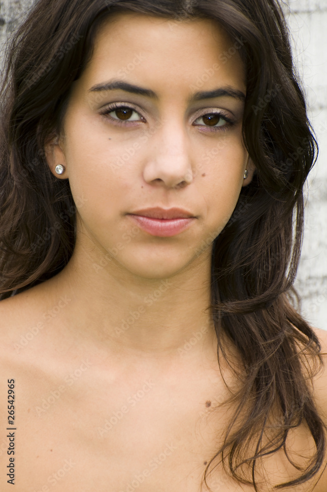 Retrato de adolescente morena Retrato de adolescente morena