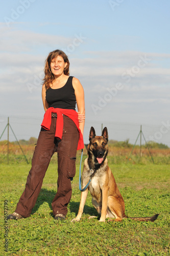 Konstfotografi berger belge malinois et sa maitresse