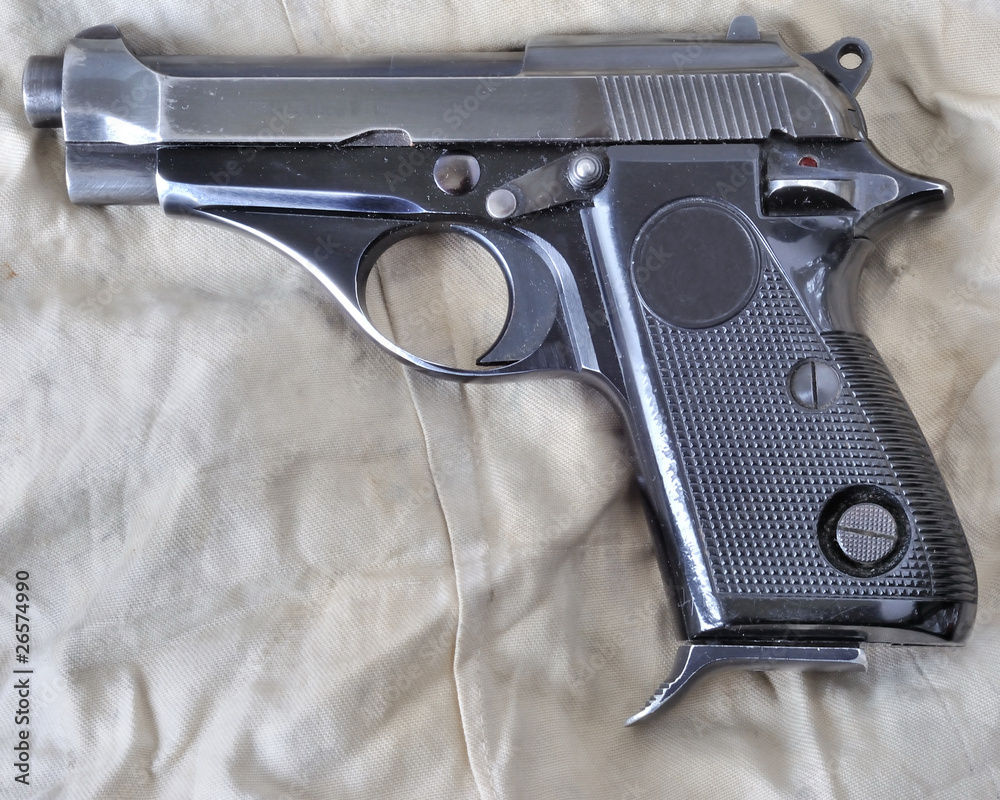 Foto Stock Pistola Beretta Calibro 7 65 Adobe Stock