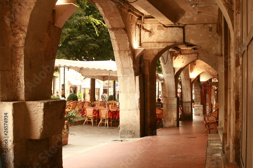 Quadro su tela Place aux Aires à Grasse, Arcades