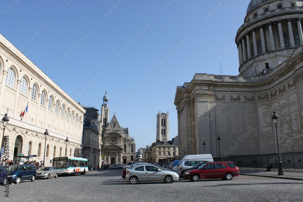 Église Saint Étienne du Mont, vue depuis la place du Panthéon à Paris