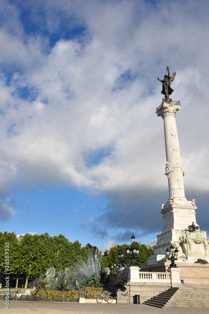 place des quinconces 13