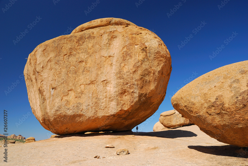 Obraz premium Huge Rock in Erongo Mountains