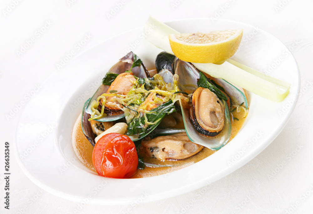 Mussel with shell and vegetable