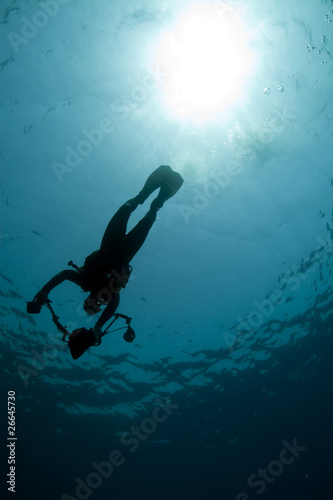diver - underwater photographer- silhouet