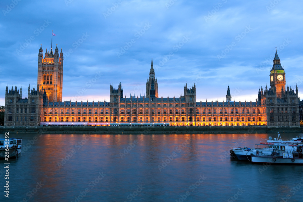 Naklejka premium Evening view of House of Parliament, London, United Kingdom