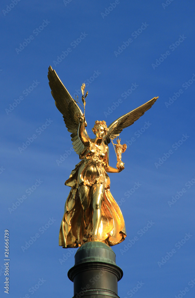 Fototapeta premium Friedensengel in München von vorne