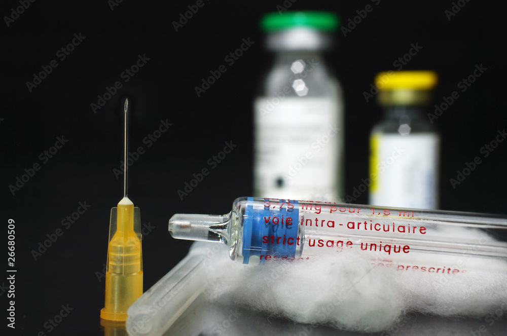 kit injection,seringue,aiguille et coton Stock Photo