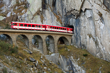 Fotobehang Trein Trein op oude brug naar tunnel  © Diana Taliun