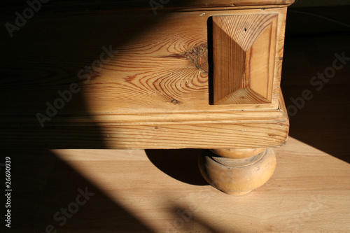 Holzschrank und Laminat