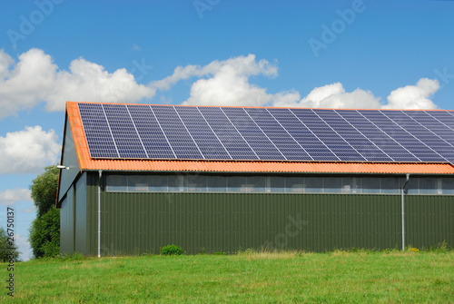 Photovoltaikanlage auf Hallendach photo