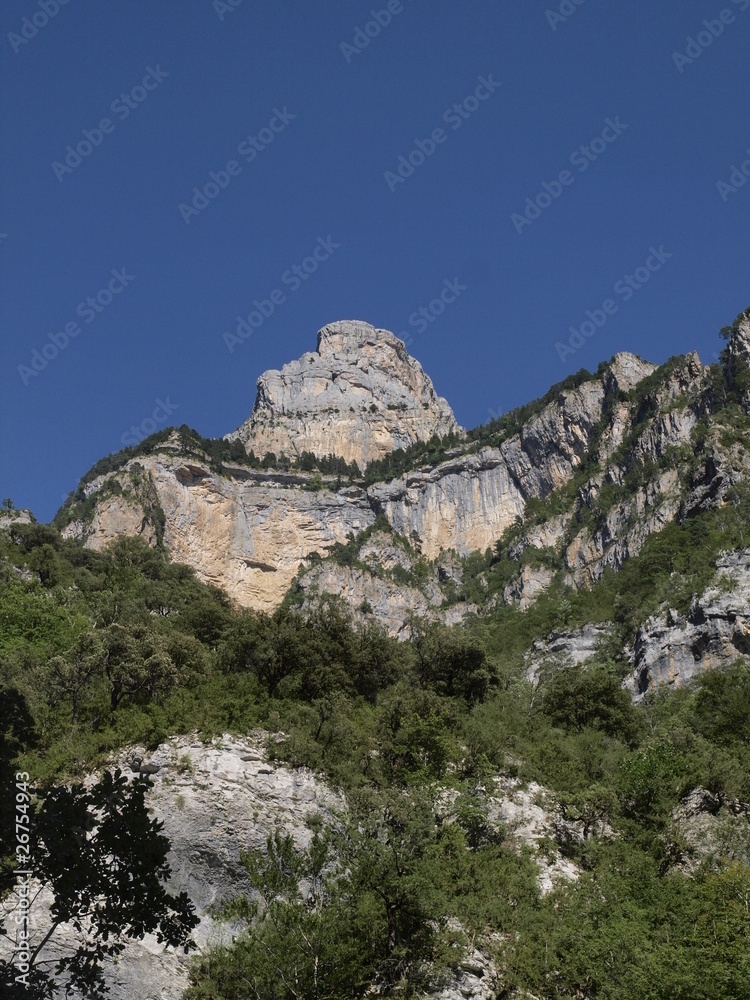 Parque nacional de Ordesa en los Pirineos Parque nacional de Ordesa en los Pirineos