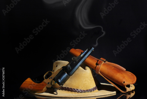 revolver et chapeau de cowboy