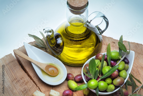 Oil and olives photo
