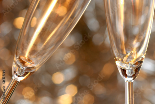 celebracion brindis copas con alianzas