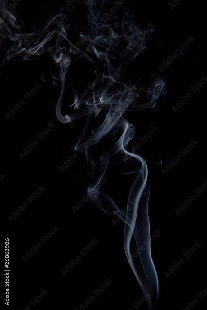 Rauch vor schwarzem Hintergrund