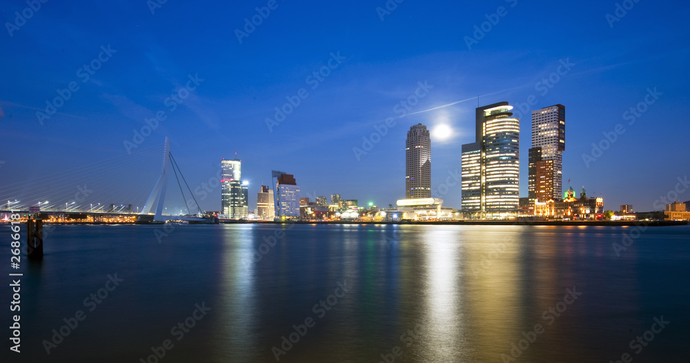 Fototapeta premium Rotterdam and rising moon