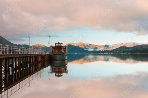 Slika na platnu In the harbour in Lake Dictrict in Great Britain