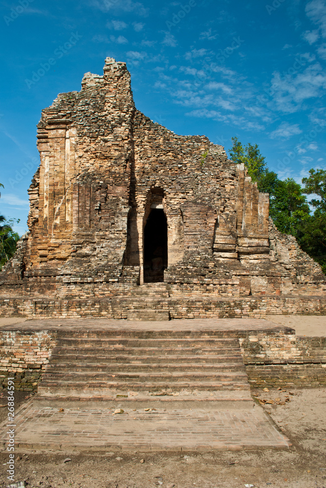 buddha status in thai old site