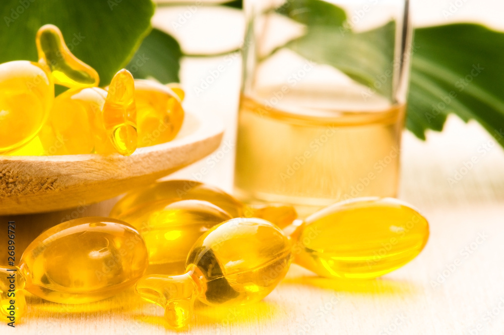 ginko biloba essential oil with fresh leaves - beauty treatment ginko biloba essential oil with fresh leaves - beauty treatment