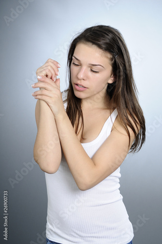 white girl refreshing her body with moisturizer