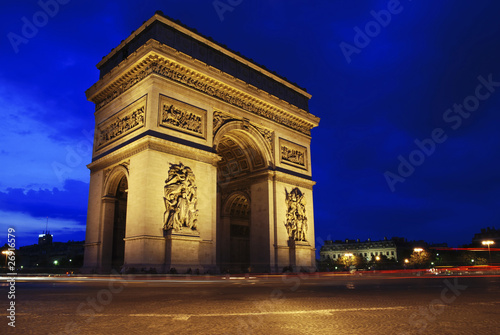 Triumph Arch at night © Fyle