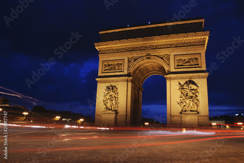 Triumph Arch at night © Fyle
