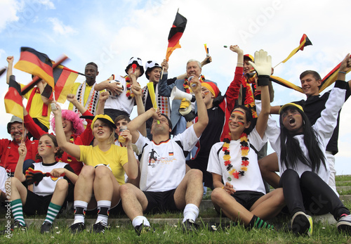 deutsche Fußballfans, jubelnd photo