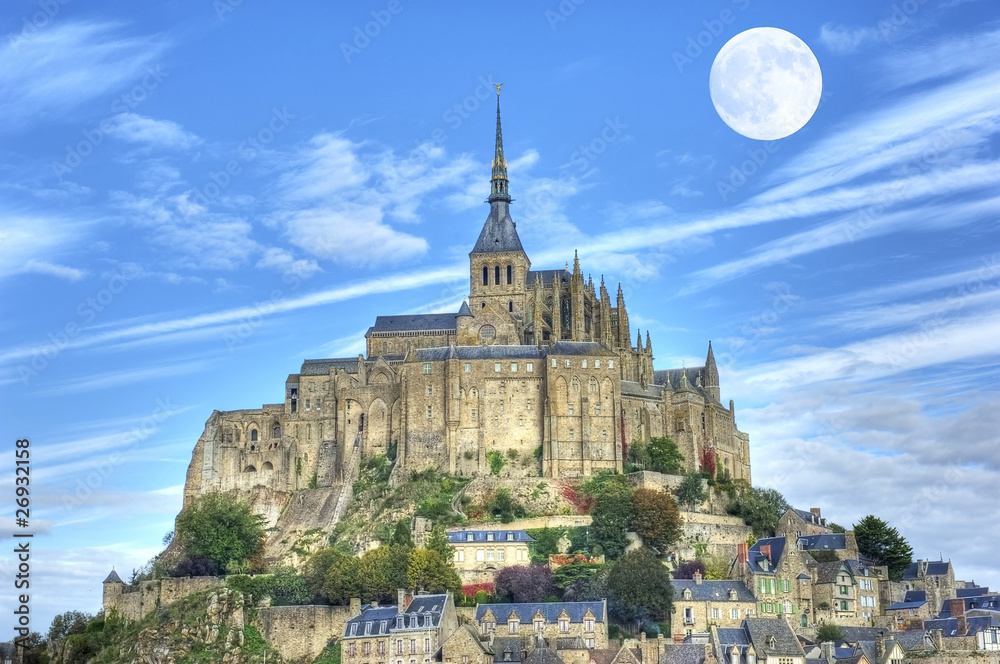 Pleine lune sur le Mont-Saint-Michel