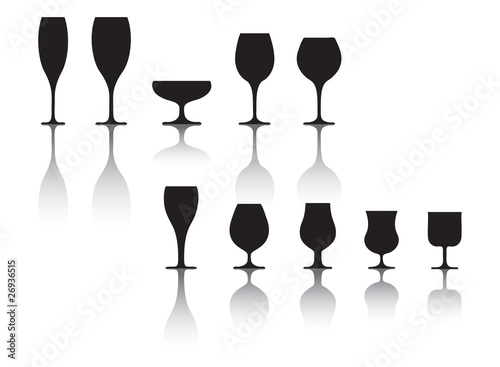 set di bicchieri da vino e liquore