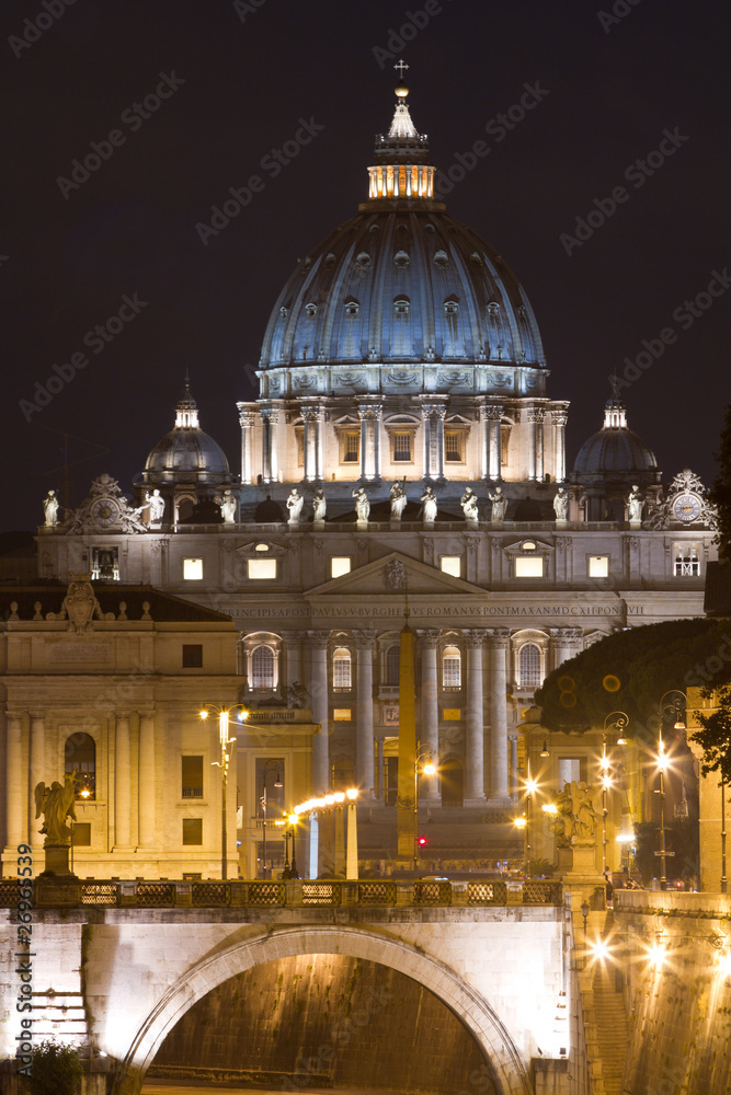 Petersdom bei Nacht, Rom