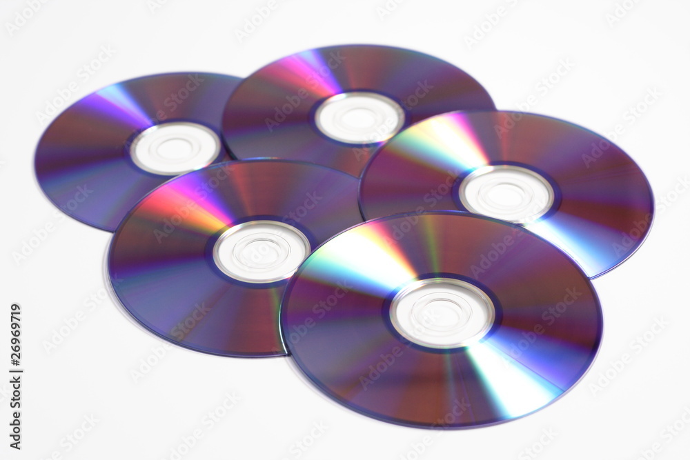 CD, DVD vor weißem Hintergrund freigestellt CD, DVD vor weißem Hintergrund freigestellt