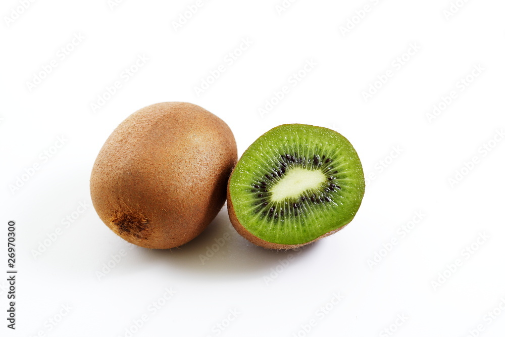 Kiwis - Kiwi mit aufgeschnittener Kiwi-Hälfte Kiwis - Kiwi mit aufgeschnittener Kiwi-Hälfte
