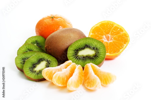 Fototapeta Naklejka Na Ścianę i Meble -  Mandarine & Kiwi - Fruchtmix Mandarinen- und Kiwis