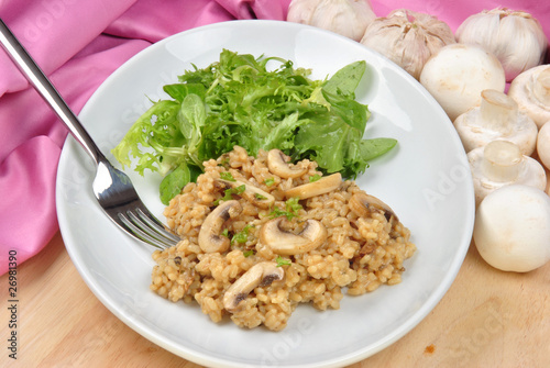 Risotto Reis mit Champignons und Salat