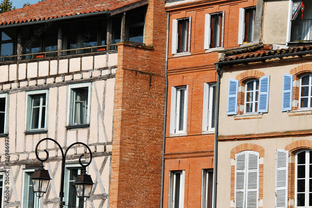 Les façades des maisons à Toulouse