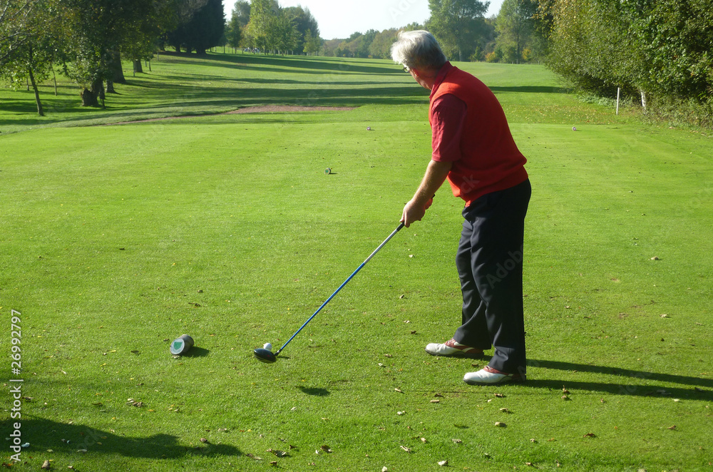 Fototapeta premium Man playing golf