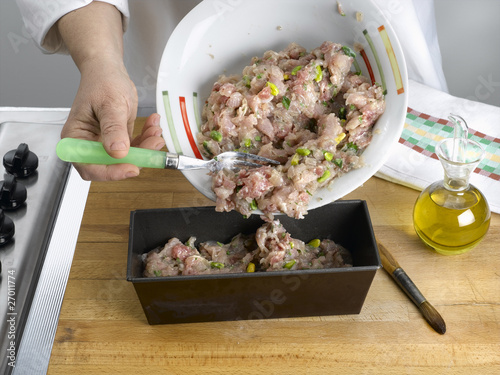 préparation de la terrine de dinde