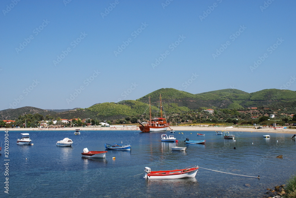 Greece - Chalkidiki - bunte Boote am Strand von Toroni