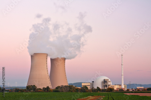 Kernkraftwerk Grohnde in Niedersachsen in der Abenddämmerung photo