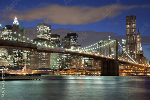 Fototapeta Naklejka Na Ścianę i Meble -  New York City skyline- Brooklyn Bridge