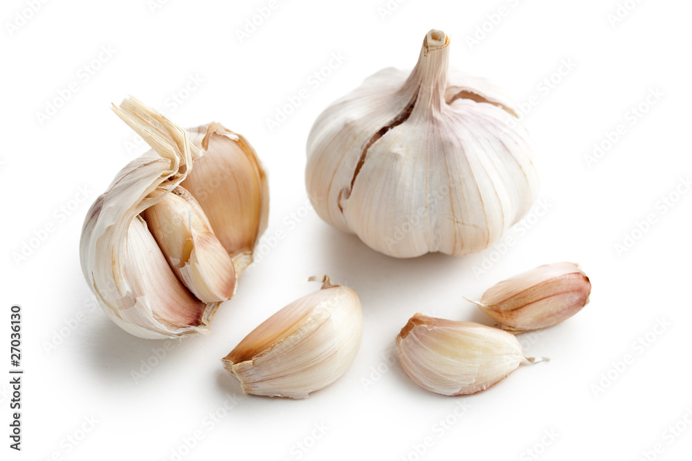 Fototapeta premium fresh garlic on white background