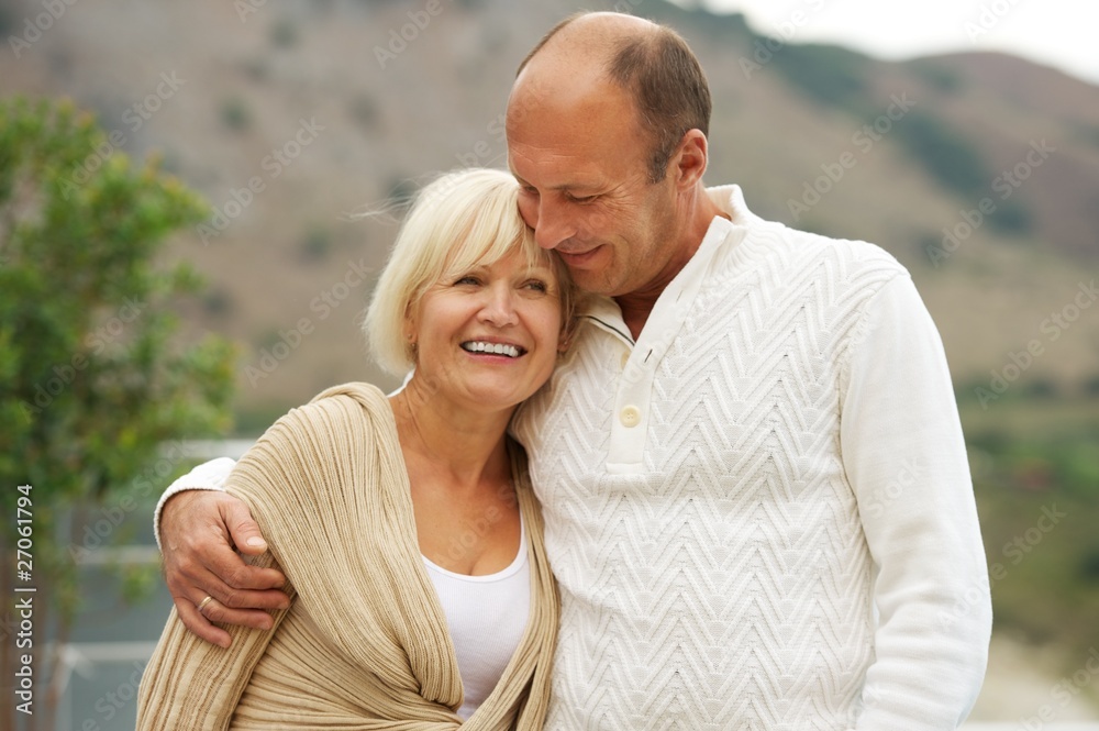 Obraz premium Middle-aged couple outdoors