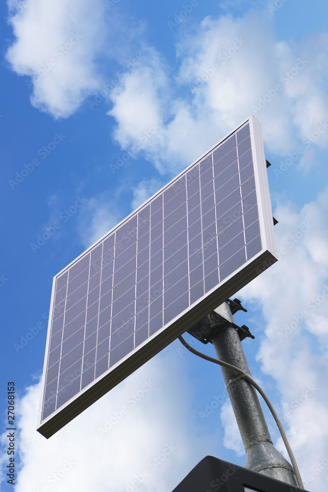 Obraz premium piccolo pannello solare montato su un palo