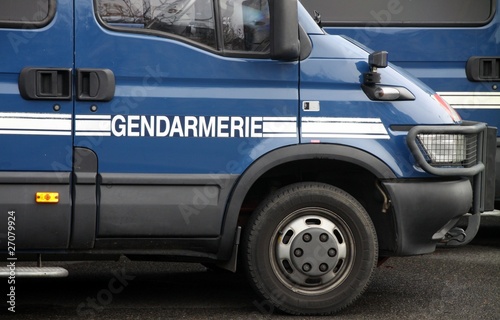 gendarmerie camion fourgon gendarme police policier