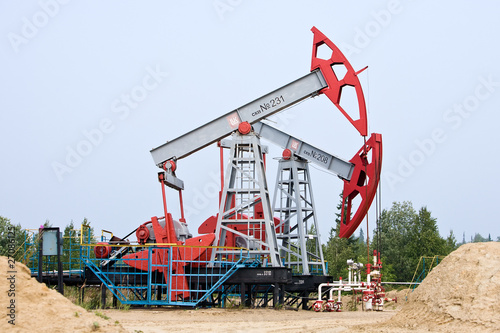 oil pumps photo