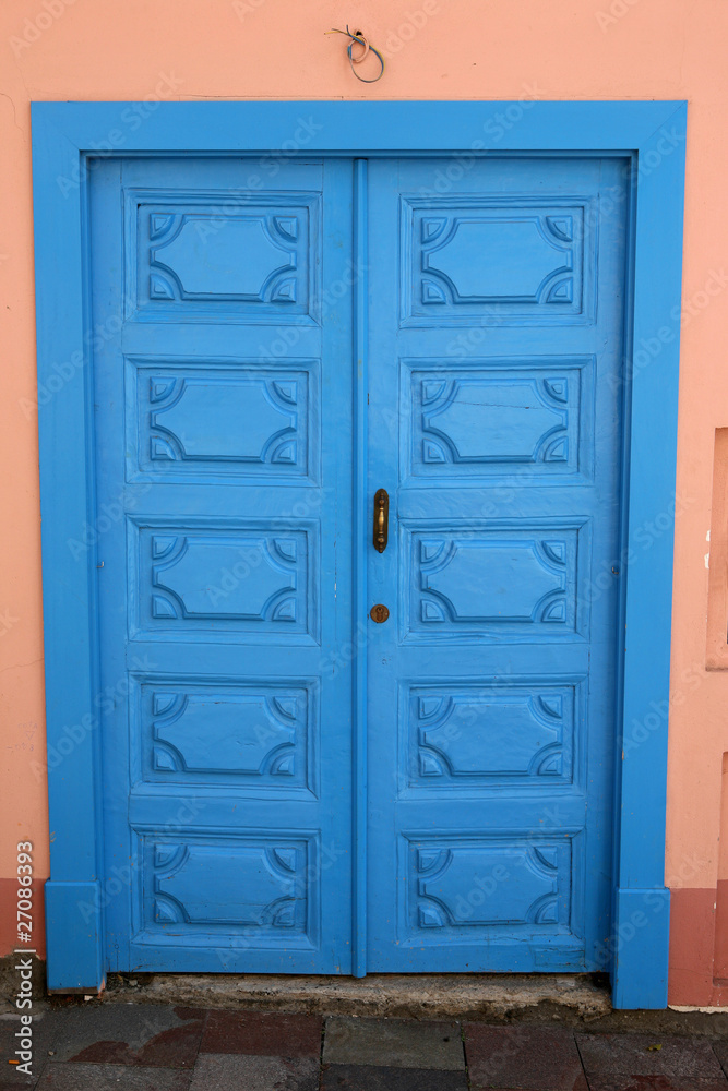 blaue Holztür