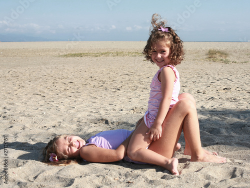Obraz na płótnie bambine in riva al mare