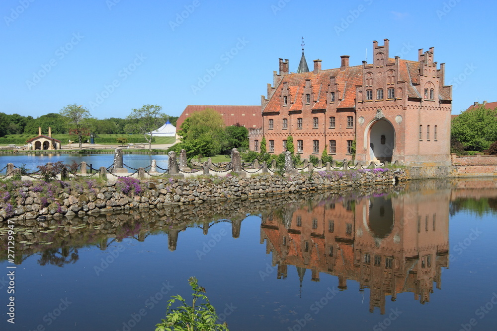 Fototapeta premium Egeskov castle and reflection, Denmark