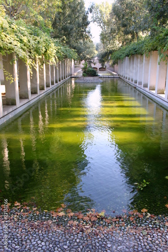 Canal dans le parc de Bercy à Paris